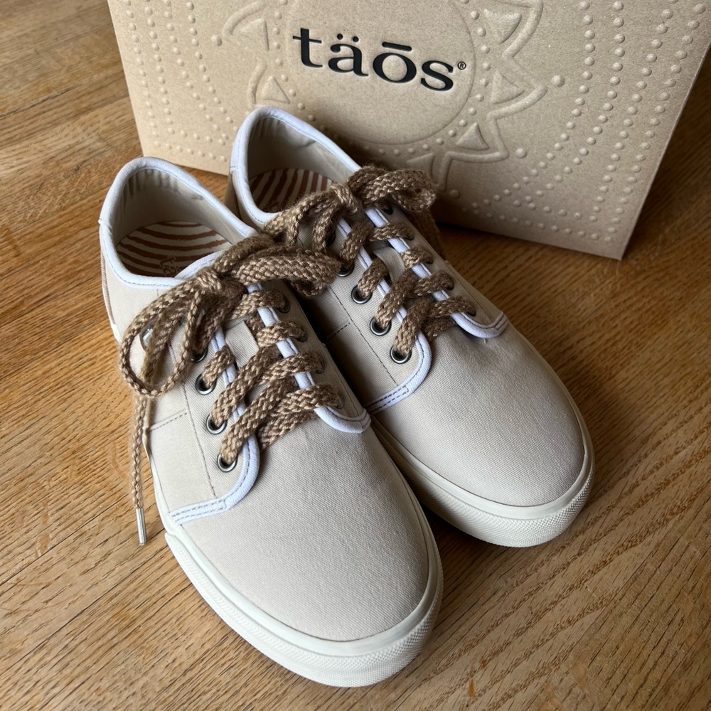 Taos super soul women’s sneakers, size 7